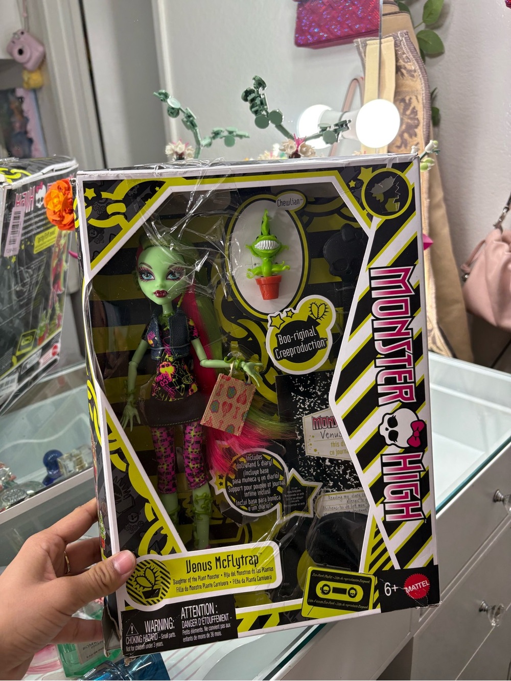 monster high Venus McFlytrap Doll in Green and Pink Outfit